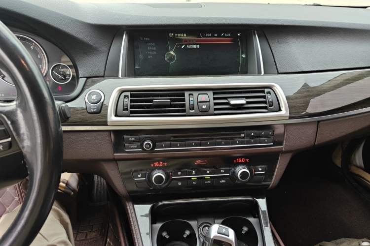 Used BMW 5 Series 2013 525Li Luxury Model Audio And AC Panel