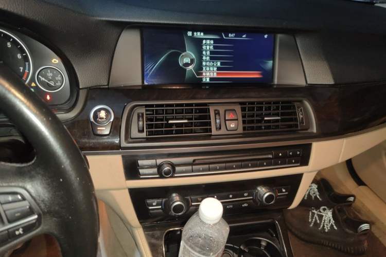 Used BMW 5 Series 2013 525Li Luxury Model Audio And AC Panel