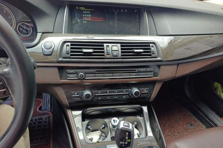 Used BMW 5 Series 2013 525Li Zhuole Edition Audio And AC Panel