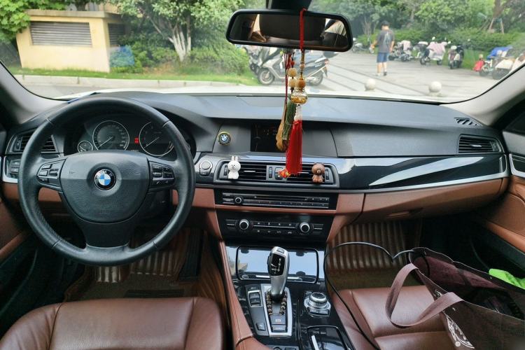 Used BMW 5 Series 2013 520i Elegant Edition Center Console