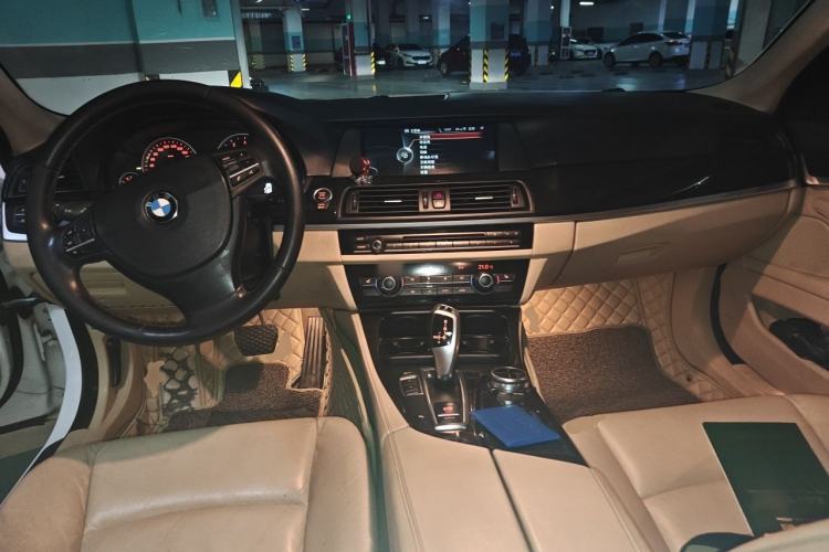 Used BMW 5 Series 2013 525Li Luxury Model Center Console