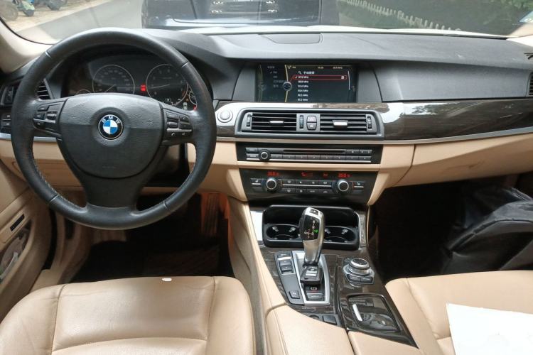 Used BMW 5 Series 2013 530Li Leading Model Center Console