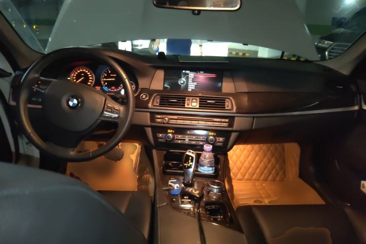 Used BMW 5 Series 2013 530Li Leading Model Center Console