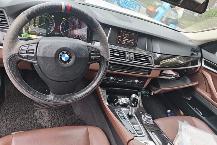 Used BMW 5 Series 2013 525Li Leading Model Center Console