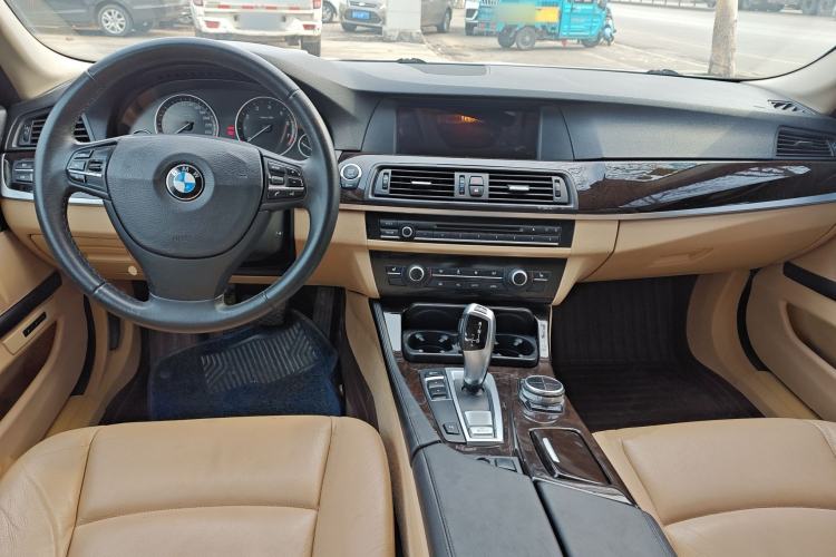 Used BMW 5 Series 2013 525Li Luxury Model Center Console