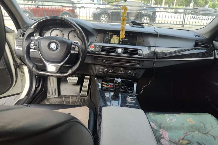 Used BMW 5 Series 2013 535Li Leading Model Center Console