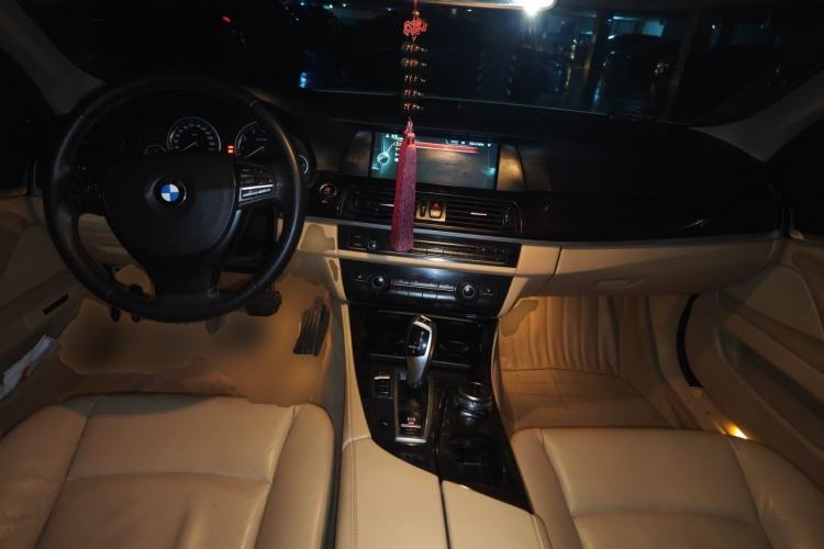 Used BMW 5 Series 2013 525Li Luxury Model Center Console