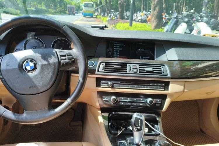 Used BMW 5 Series 2013 530Li Leading Model Center Console