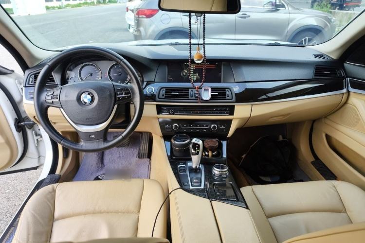 Used BMW 5 Series 2013 525Li Luxury Model Center Console