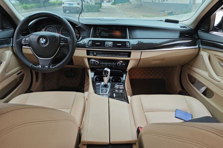 Used BMW 5 Series 2013 525Li Luxury Model Center Console