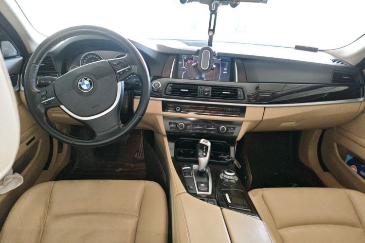 Used BMW 5 Series 2013 525Li Luxury Model Center Console