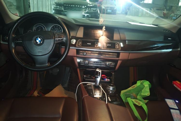 Used BMW 5 Series 2013 525Li Luxury Model Center Console