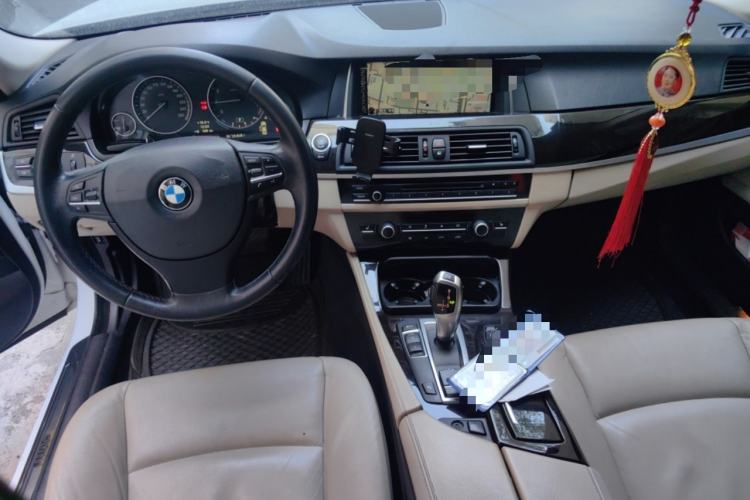 Used BMW 5 Series 2013 525Li Luxury Model Center Console
