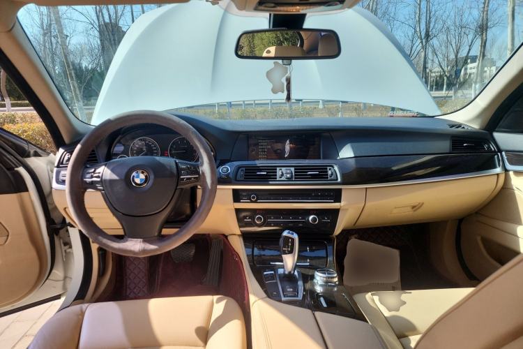 Used BMW 5 Series 2013 525Li Luxury Model Center Console