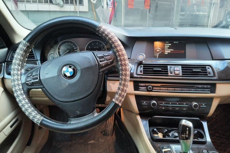 Used BMW 5 Series 2013 525Li Leading Model Center Console