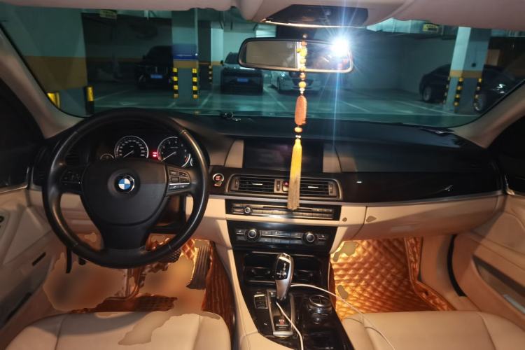 Used BMW 5 Series 2013 525Li Luxury Model Center Console