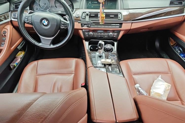 Used BMW 5 Series 2013 535Li Leading Model Center Console