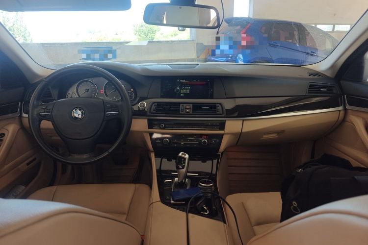 Used BMW 5 Series 2013 525Li Luxury Model Center Console