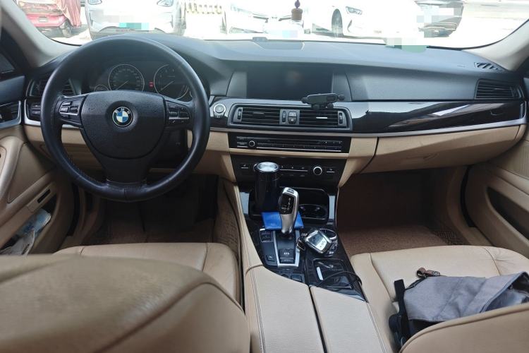 Used BMW 5 Series 2013 525Li Luxury Model Center Console