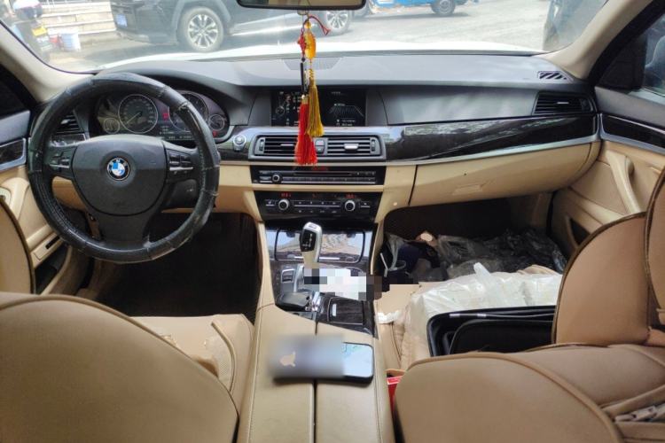 Used BMW 5 Series 2013 525Li Luxury Model Center Console