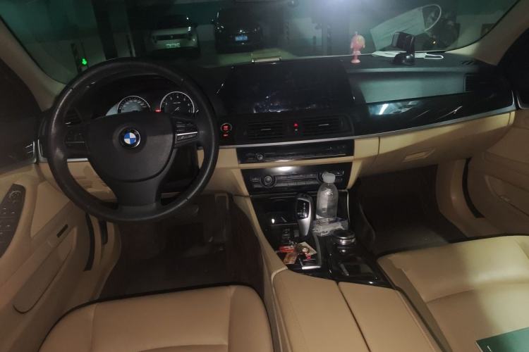Used BMW 5 Series 2013 525Li Luxury Model Center Console
