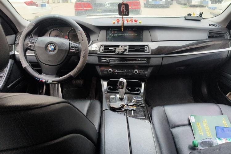 Used BMW 5 Series 2013 525Li Luxury Model Center Console