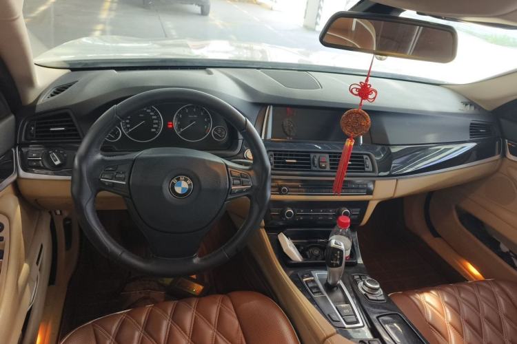 Used BMW 5 Series 2013 520i Elegant Edition Center Console