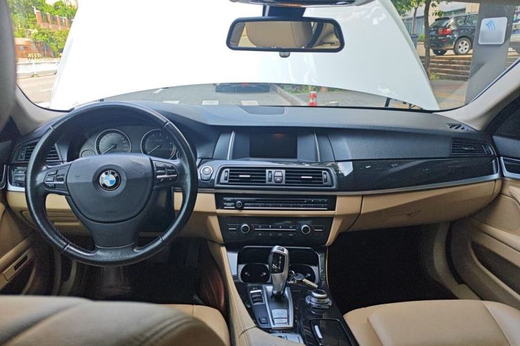 Used BMW 5 Series 2013 520i Elegant Edition Center Console