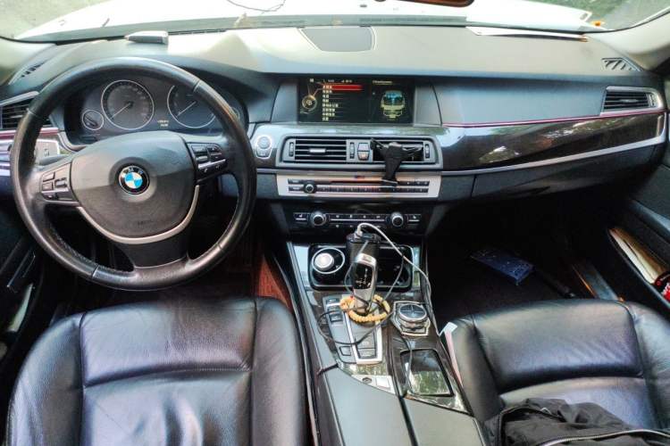 Used BMW 5 Series 2013 525Li Luxury Model Center Console
