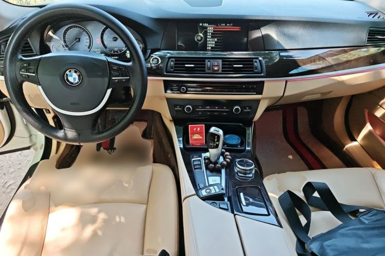 Used BMW 5 Series 2013 525Li Luxury Model Center Console