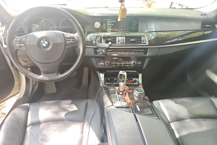 Used BMW 5 Series 2013 525Li Luxury Model Center Console