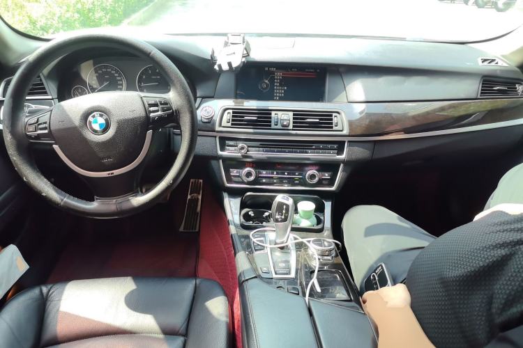 Used BMW 5 Series 2013 525Li Luxury Model Center Console