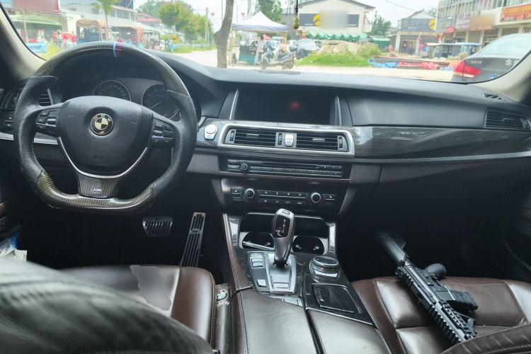 Used BMW 5 Series 2013 525Li Luxury Model Center Console