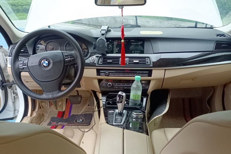 Used BMW 5 Series 2013 525Li Luxury Model Center Console