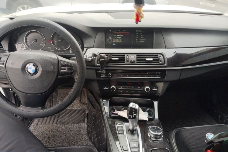 Used BMW 5 Series 2013 525Li Luxury Model Center Console