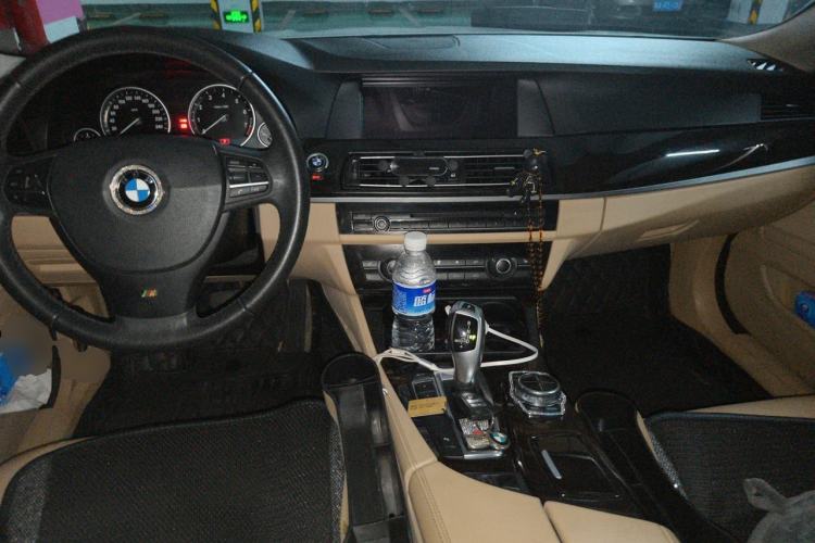 Used BMW 5 Series 2013 525Li Luxury Model Center Console