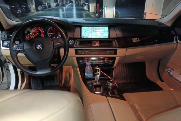 Used BMW 5 Series 2013 525Li Luxury Model Center Console