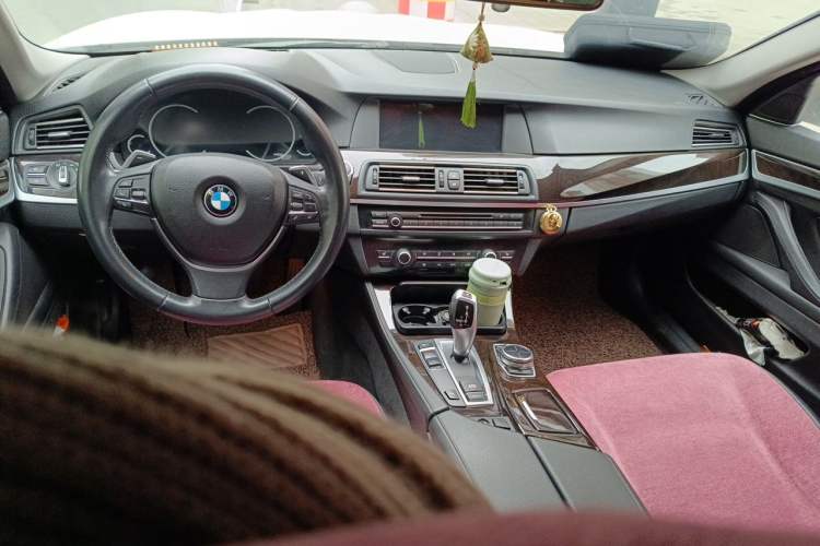 Used BMW 5 Series 2013 525Li Luxury Model Center Console