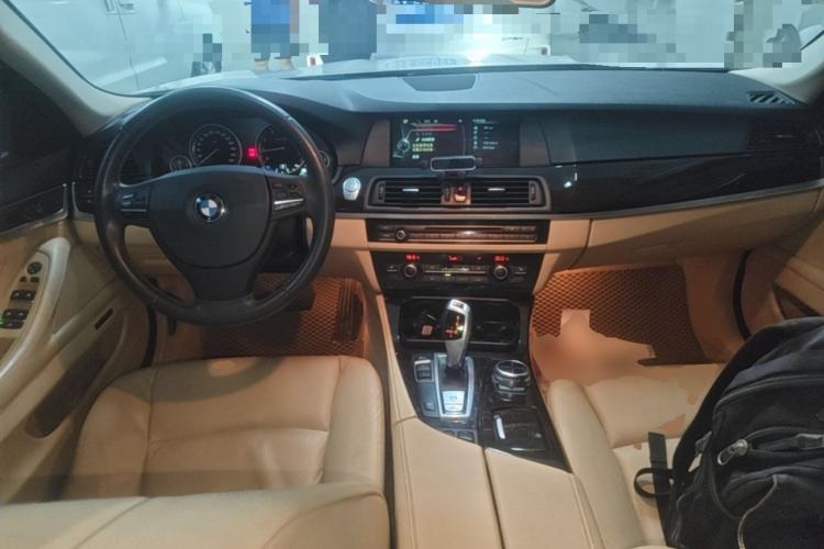 Used BMW 5 Series 2013 525Li Luxury Model Center Console