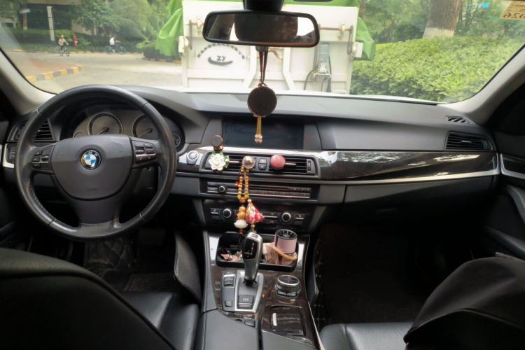 Used BMW 5 Series 2013 525Li Luxury Model Center Console