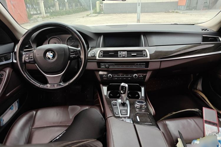 Used BMW 5 Series 2013 525Li Luxury Model Center Console
