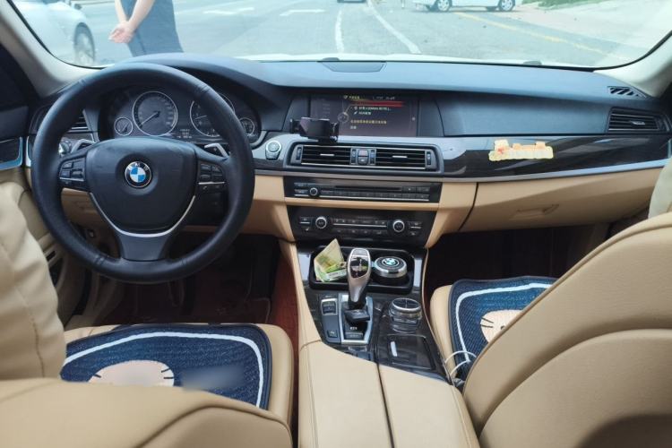 Used BMW 5 Series 2013 535Li Leading Model Center Console