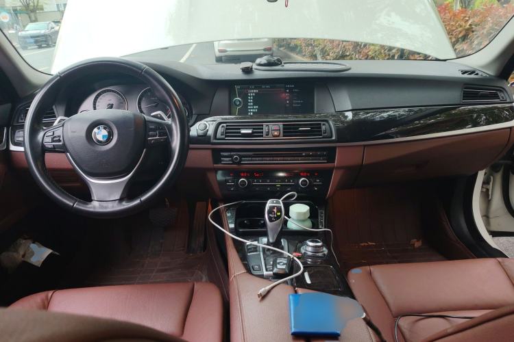 Used BMW 5 Series 2013 535i Sport Edition Center Console