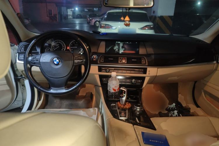 Used BMW 5 Series 2013 525Li Luxury Model Center Console