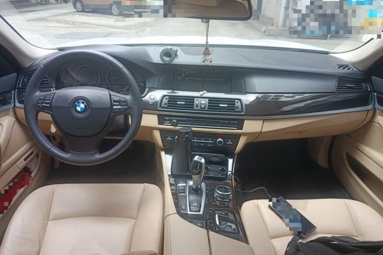 Used BMW 5 Series 2013 525Li Luxury Model Center Console
