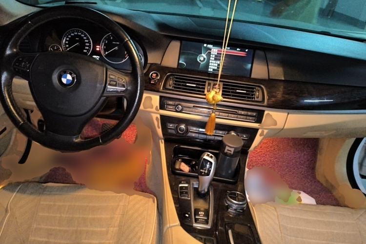 Used BMW 5 Series 2013 525Li Luxury Model Center Console