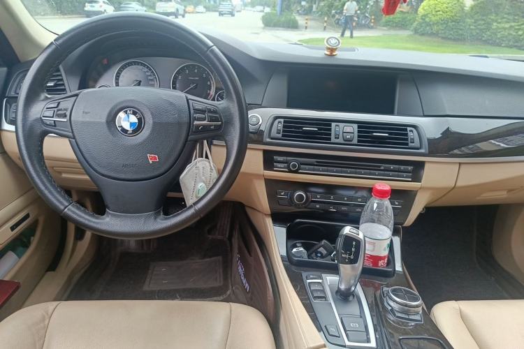 Used BMW 5 Series 2013 525Li Luxury Model Center Console