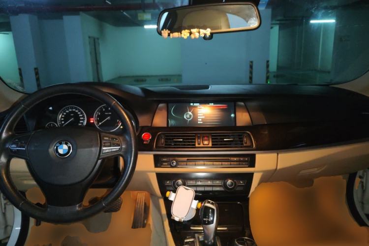 Used BMW 5 Series 2013 525Li Luxury Model Center Console