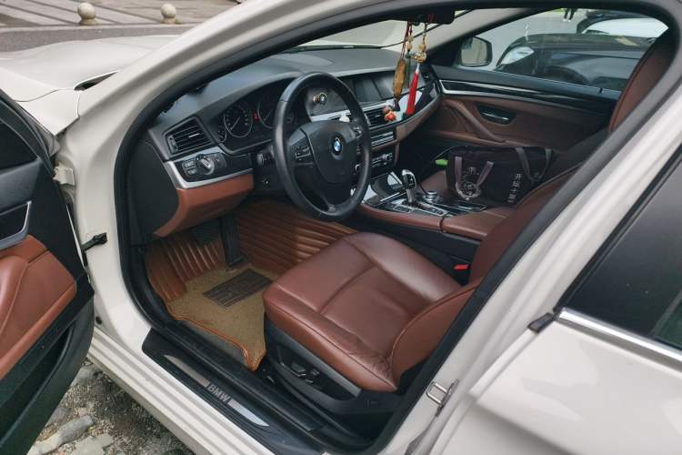 Used BMW 5 Series 2013 520i Elegant Edition Driver Seat