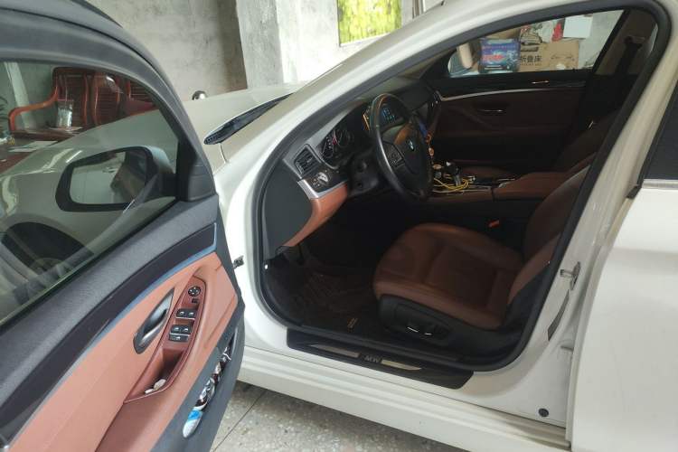 Used BMW 5 Series 2013 520i Elegant Edition Driver Seat
